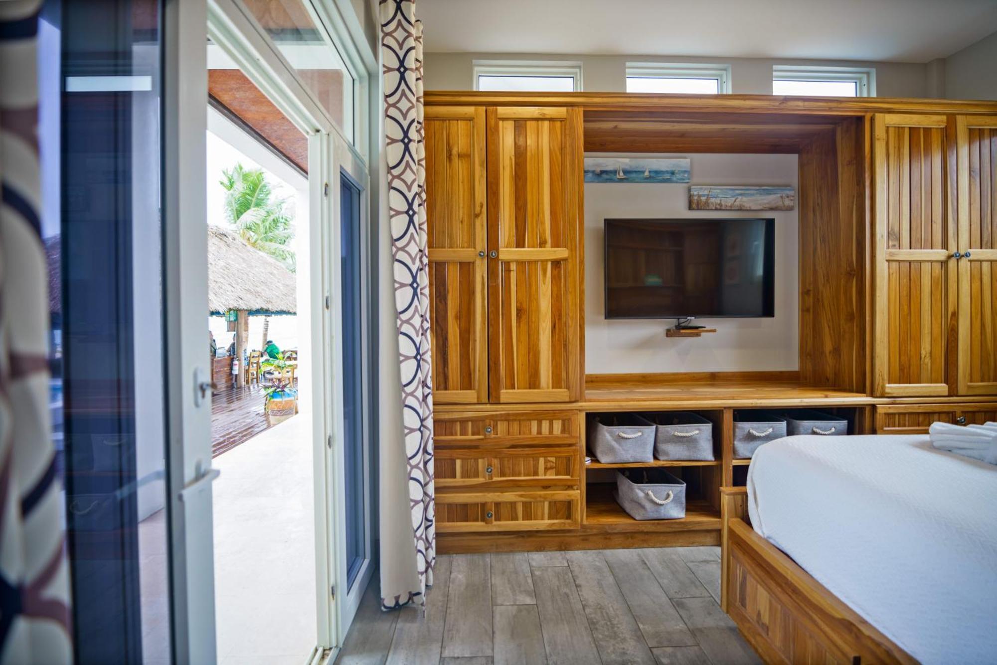 Ocean Breeze Hotel Placencia Bagian luar foto